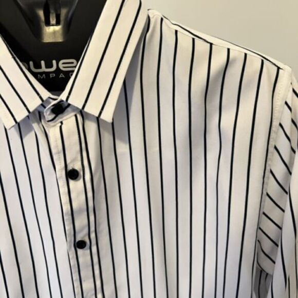 Mens White Black Vertical Stripe Long Sleeve Button Up Shirt Fits Like Medium - Picture 3 of 6